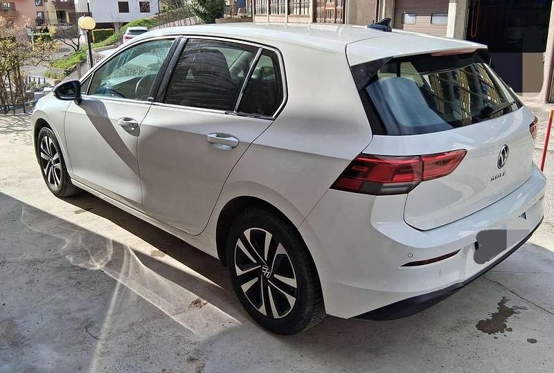 Usata VW Golf VIII Life 131 CV (96 kW) 2021 Berlina