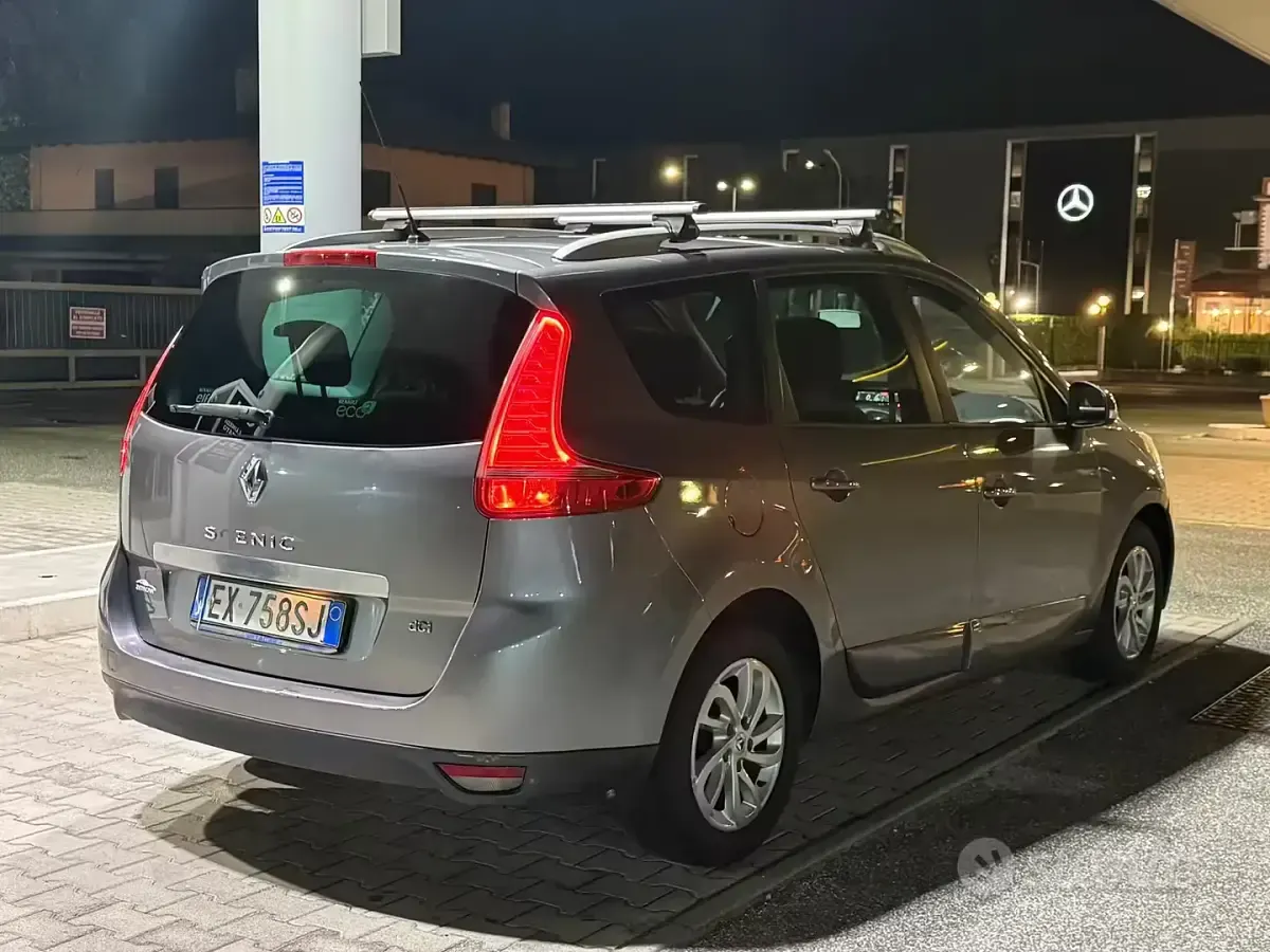 Usata Renault Scénic III 110 CV (80 kW) 2014 Grigio Monovolume