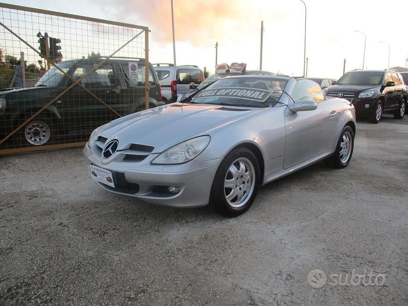 Grigio Usata 2006 Mercedes SLK200 Cabrio | 9900 € (Ottimo prezzo) - Immagine 1/4