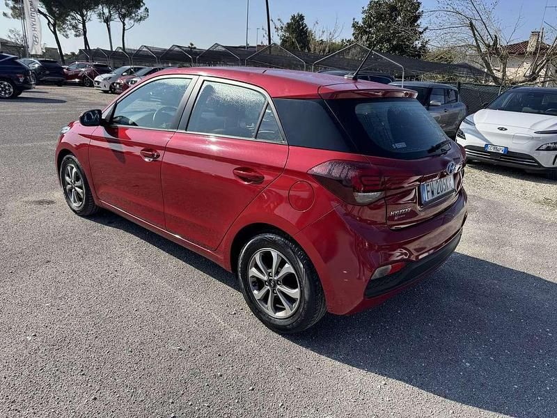 Usata Hyundai i20 75 CV (55 kW) 2019 Rosso Utilitaria