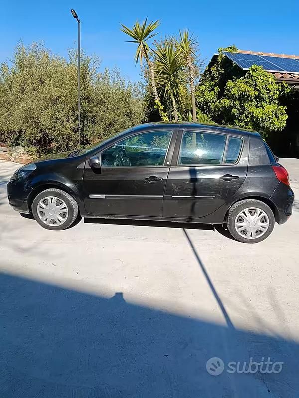 Usata Renault Clio II 75 CV (55 kW) 2010 Nero Berlina