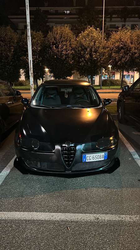 Usato 2003 Alfa Romeo 147 1.6 Benzin 120 CV (2.700 €)