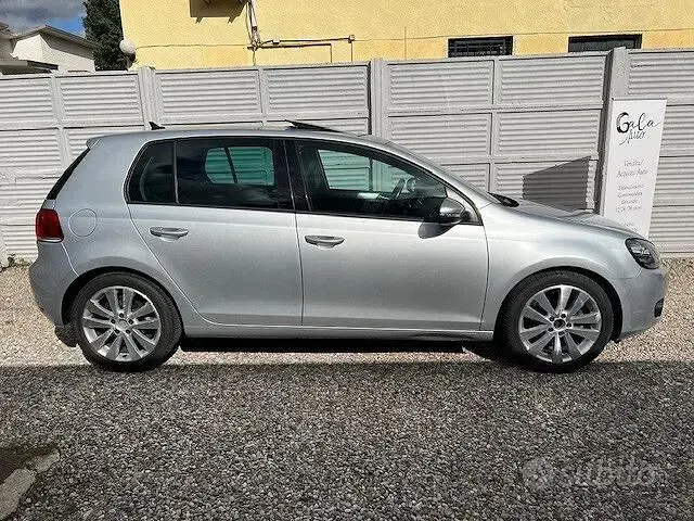Usado VW Golf VI Highline 122 CV (89 kW) 2011 Gris Utilitario