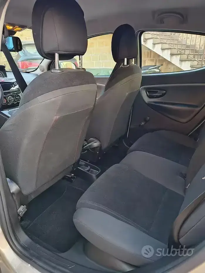Usata Lancia Ypsilon Silver 69 CV (50 kW) 2013 Grigio Utilitaria