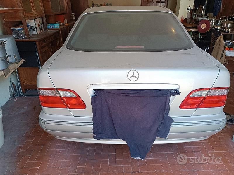 Usata Mercedes E220 2000 Grigio Berlina