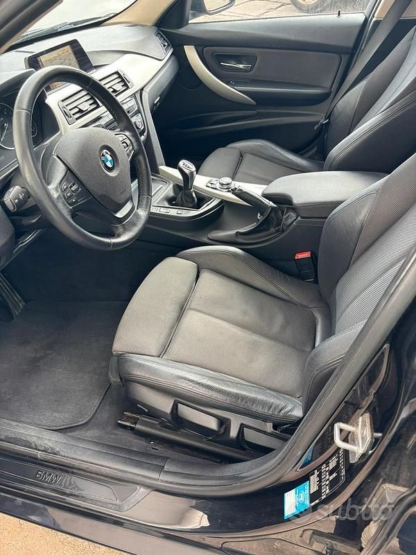 Usata BMW 318 Luxury Line 113 CV (83 kW) 2016 Nero Station wagon