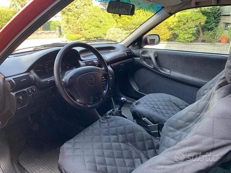 Usata Opel Astra Sport 101 CV (74 kW) 1997 Rosso Berlina
