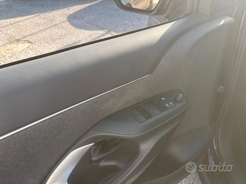 Usata Toyota Yaris Hybrid Business Edition 92 CV (67 kW) 2022 Nero Station wagon