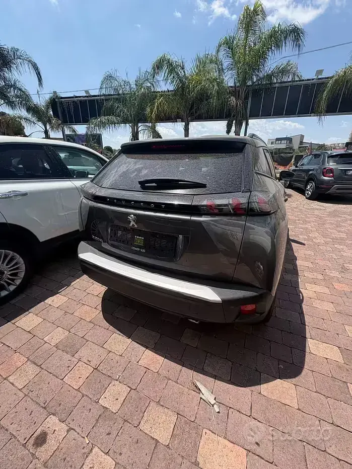 Usata Peugeot 2008 Allure 110 CV (80 kW) 2021 Grigio SUV