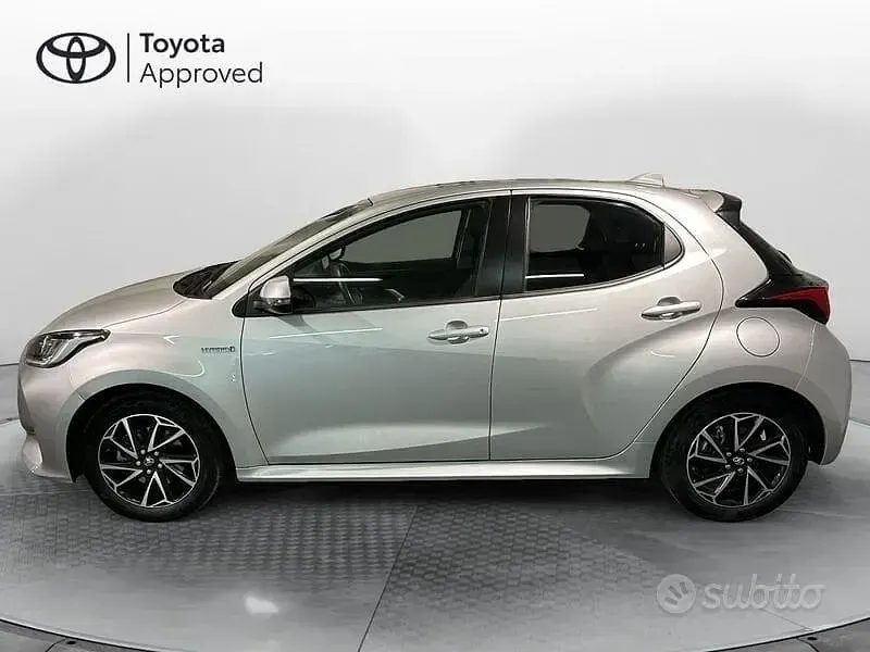 Usata Toyota Yaris Hybrid Trend 116 CV (85 kW) 2022 Grigio Berlina