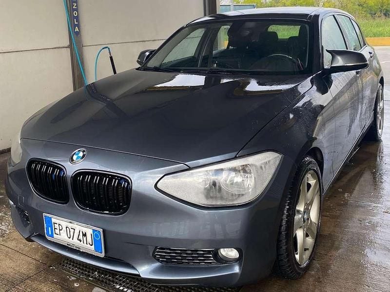 Usata BMW 118 Sport Line 143 CV (105 kW) 2012 Grigio Utilitaria