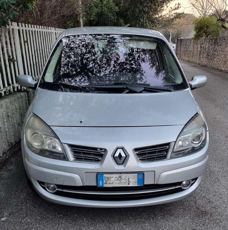 Usata Renault Grand Scénic II 111 CV (81 kW) 2009 Argento Monovolume