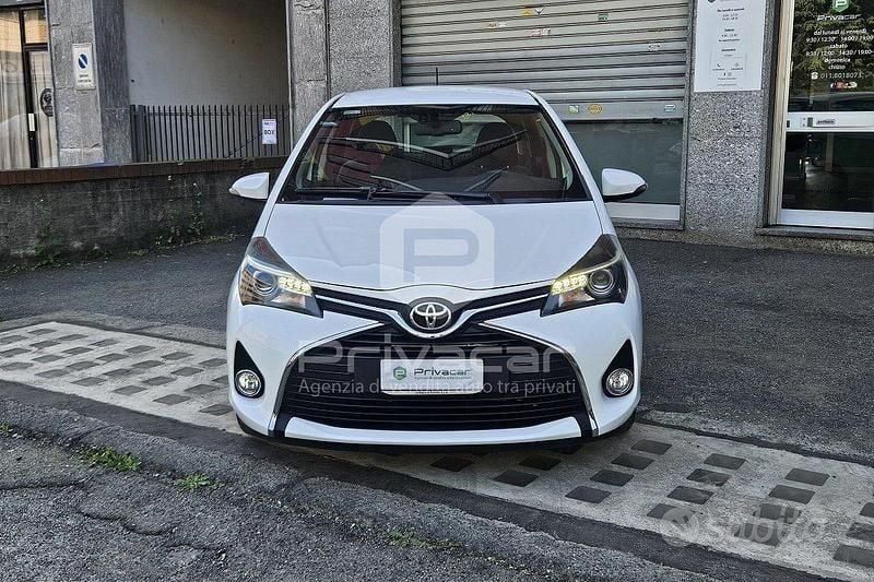 Usata Toyota Yaris Lounge 69 CV (50 kW) 2016 Bianco Utilitaria