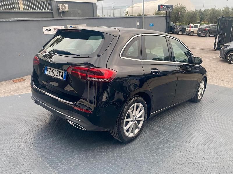 Usata Mercedes B180 116 CV (85 kW) 2020 Nero Utilitaria
