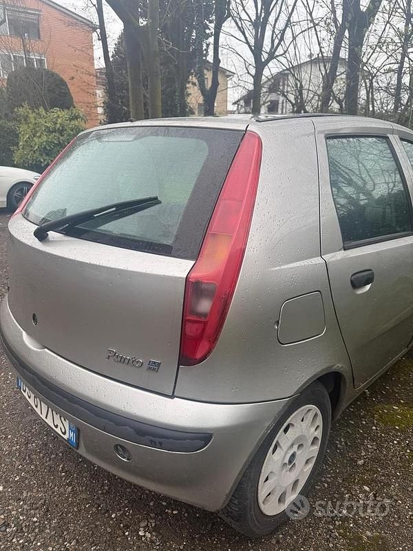Usata Fiat Punto 80 CV (58 kW) 2001 Utilitaria