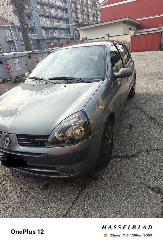 Usata Renault Clio II 75 CV (55 kW) 2002 Berlina