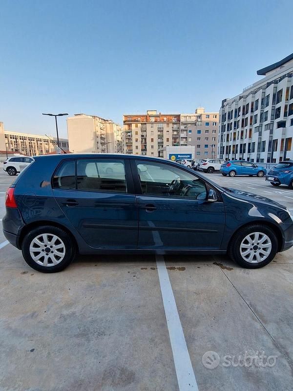 Usata VW Golf IV Comfortline 102 CV (75 kW) 2005 Grigio Berlina