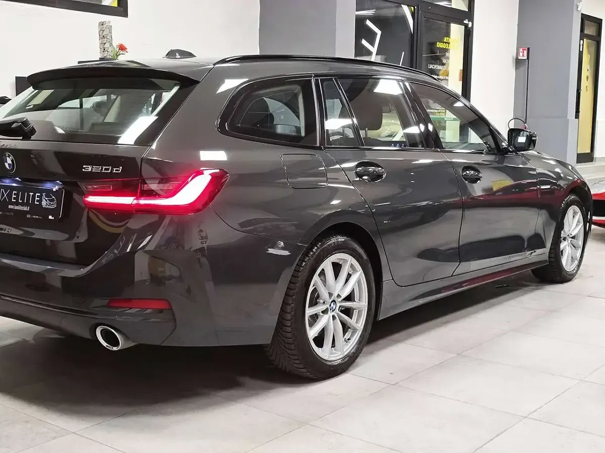 Usata BMW 320 Advantage 190 CV (139 kW) 2022 Dravit grey metallic Station wagon