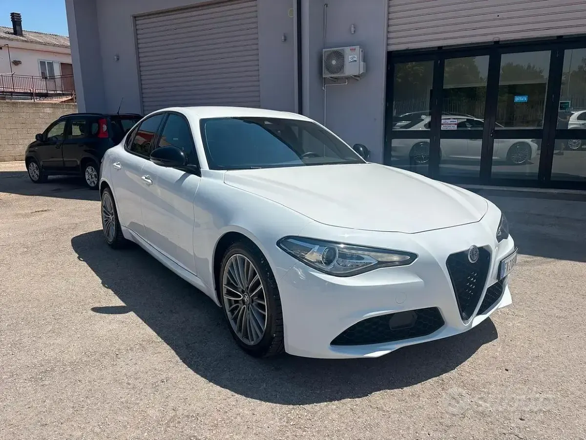 Usata Alfa Romeo Giulia Executive 160 CV (117 kW) 2019 Bianco Berlina