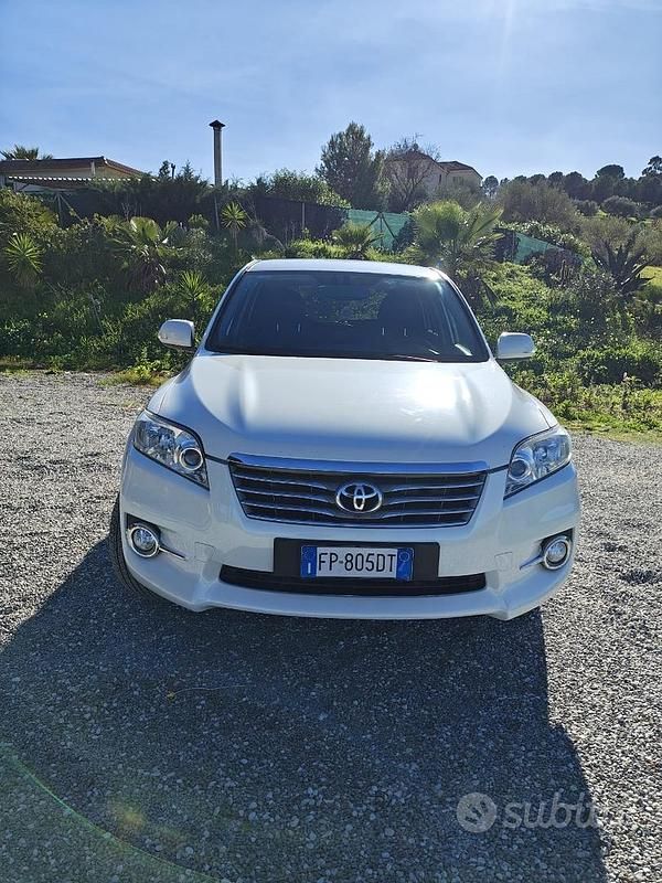 Usata Toyota RAV4 Luxury 150 CV (110 kW) 2011 Bianco SUV