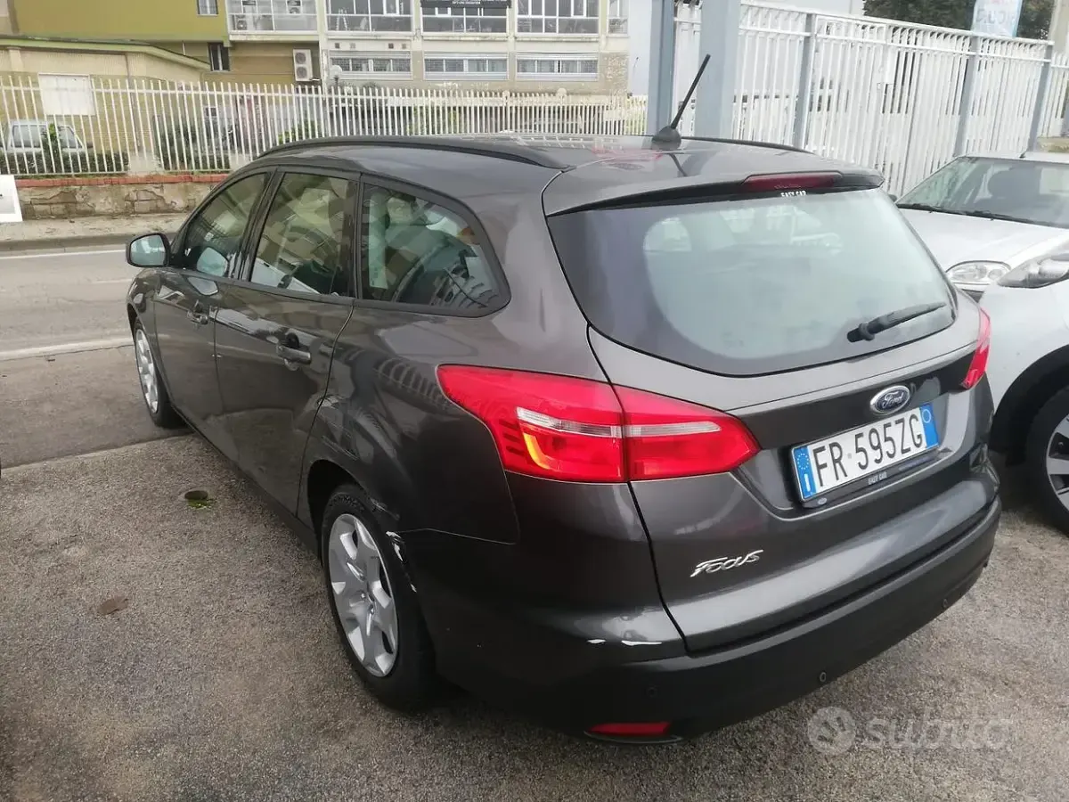 Usata Ford Focus 95 CV (69 kW) 2018 Grigio Station wagon