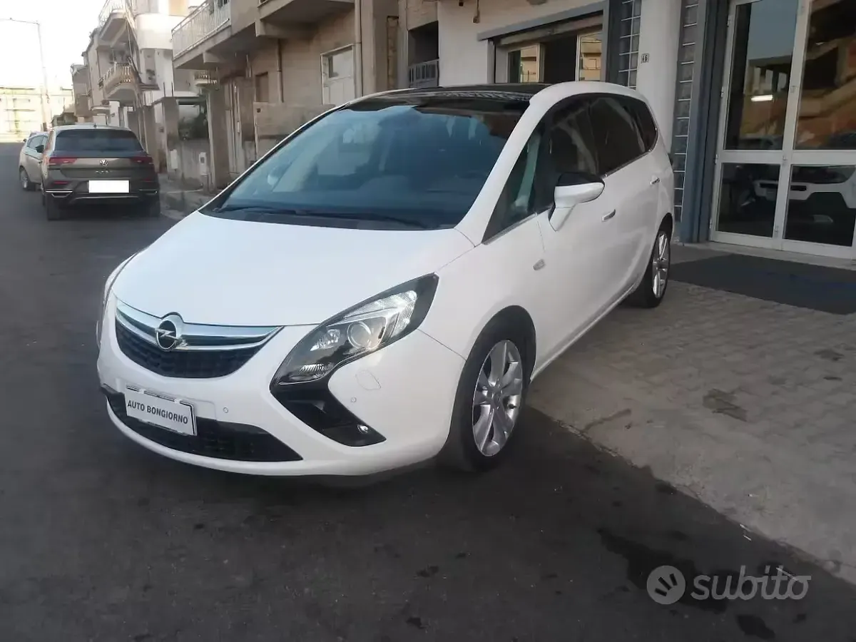 Usata Opel Zafira Tourer Cosmo 131 CV (96 kW) 2012 Bianco Monovolume