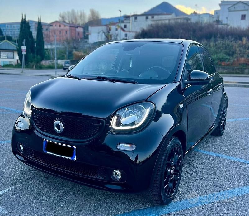 Usata Smart ForFour Prime 90 CV (66 kW) 2017 Nero Utilitaria