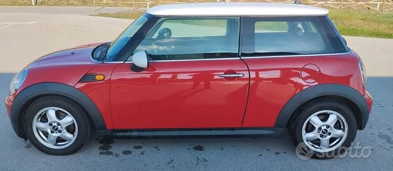 Usata Mini Cooper 109 CV (80 kW) 2009 Rosso Utilitaria