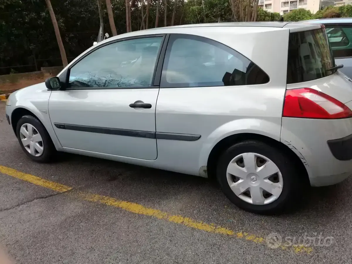 Usata Renault Mégane Coupé 111 CV (81 kW) 2003 Grigio Coupé