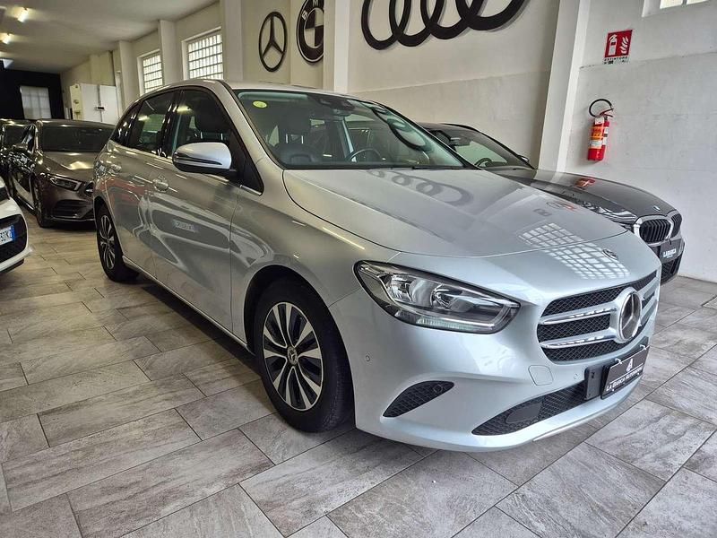 Usata Mercedes B180 Business 136 CV (100 kW) 2020 Grigio Monovolume