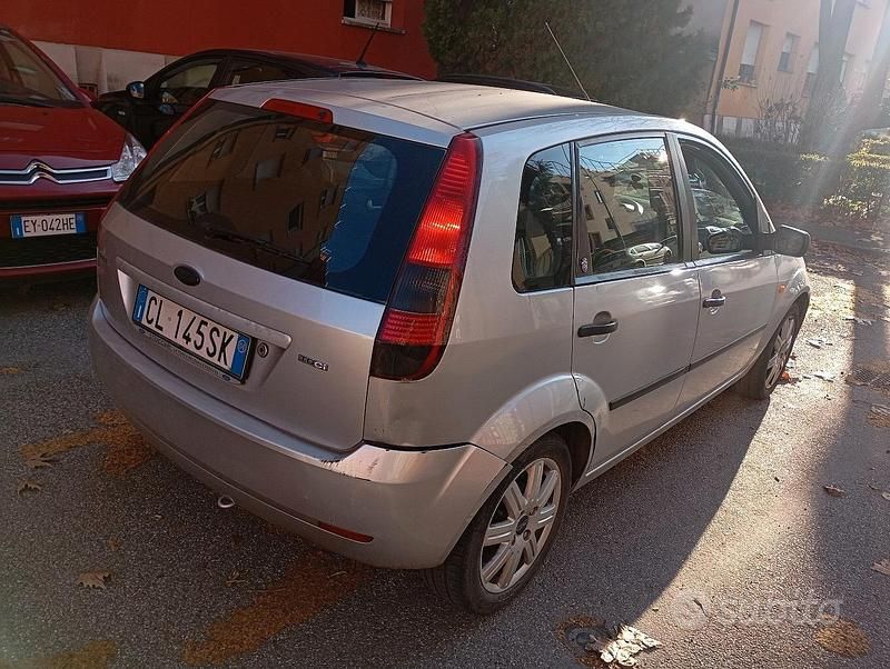 Usata Ford Fiesta 68 CV (50 kW) 2004 Utilitaria