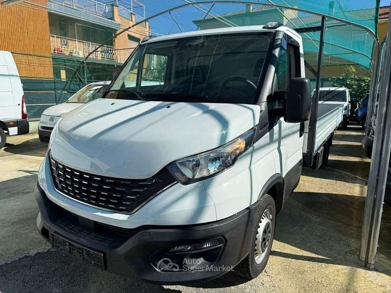 Usata Iveco Daily 136 CV (100 kW) 2020 Verde Furgone