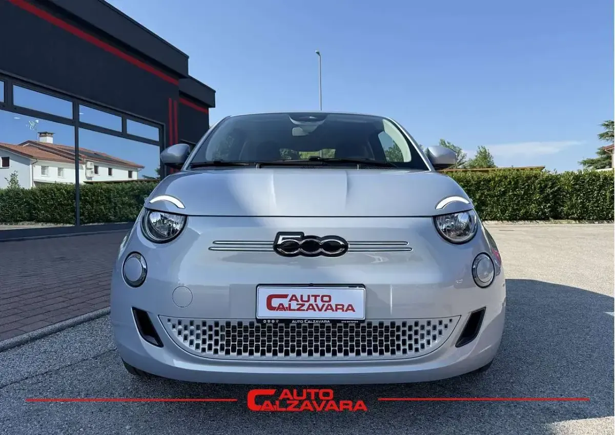 Usata Fiat 500e 42 kW (58 CV) 2025 Grigio moonlight Berlina