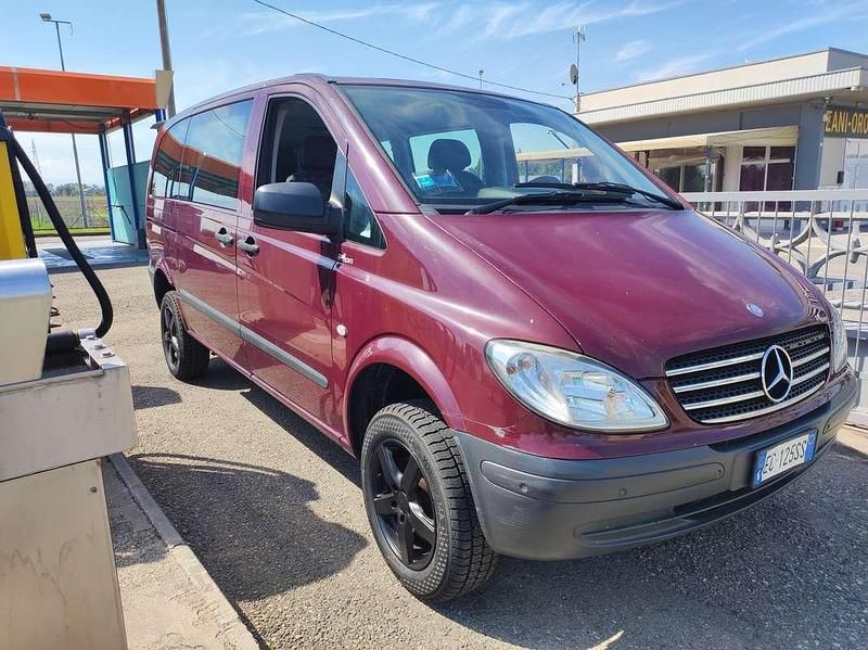 Usata Mercedes Viano 150 CV (110 kW) 2010 Rosso Monovolume