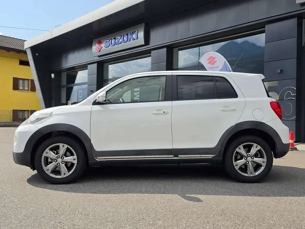 Usata Toyota Urban Cruiser Lounge 90 CV (66 kW) 2013 Bianco Utilitaria