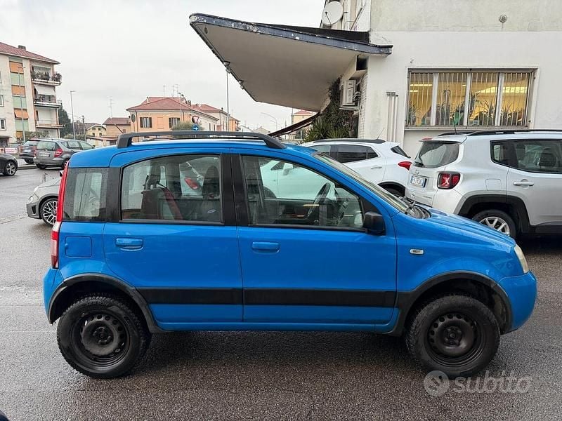 Usata Fiat Panda 4x4 Climbing 59 CV (43 kW) 2005 Blu Utilitaria
