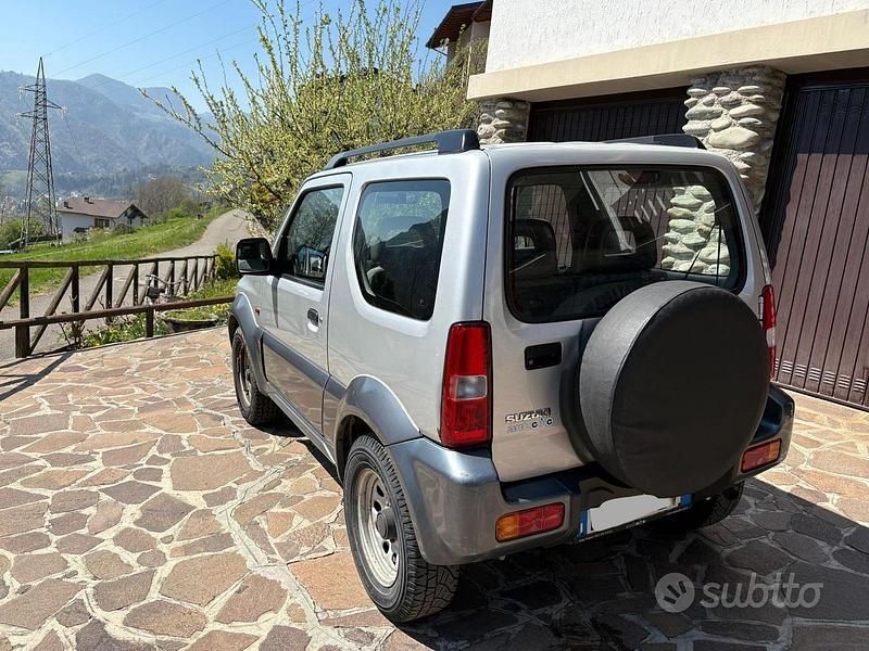 Usata Suzuki Jimny 82 CV (60 kW) 2000 Grigio SUV