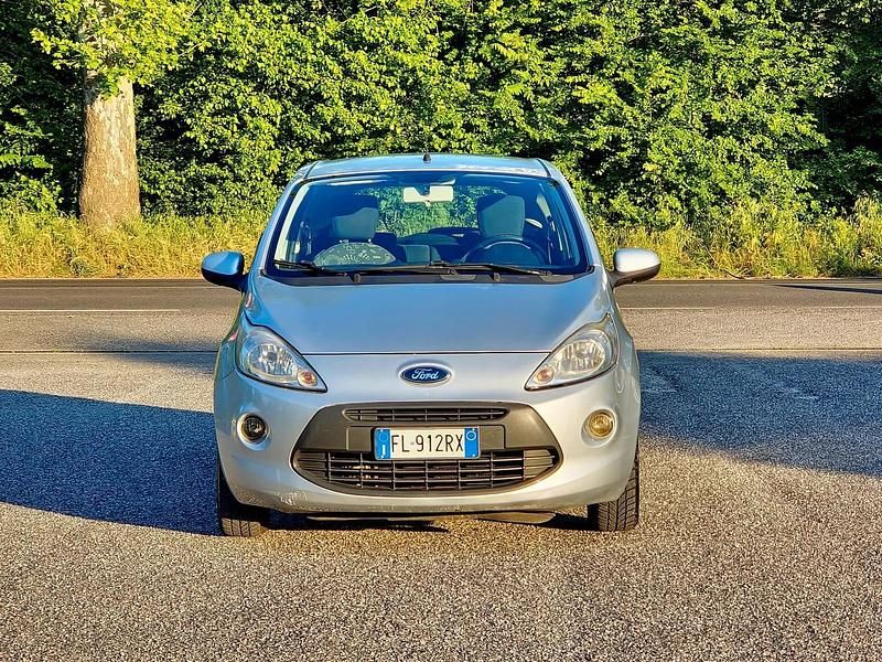 Begagnad Ford Ka Titanium 75 HK (55 kW) 2012 Silver Halvkombi