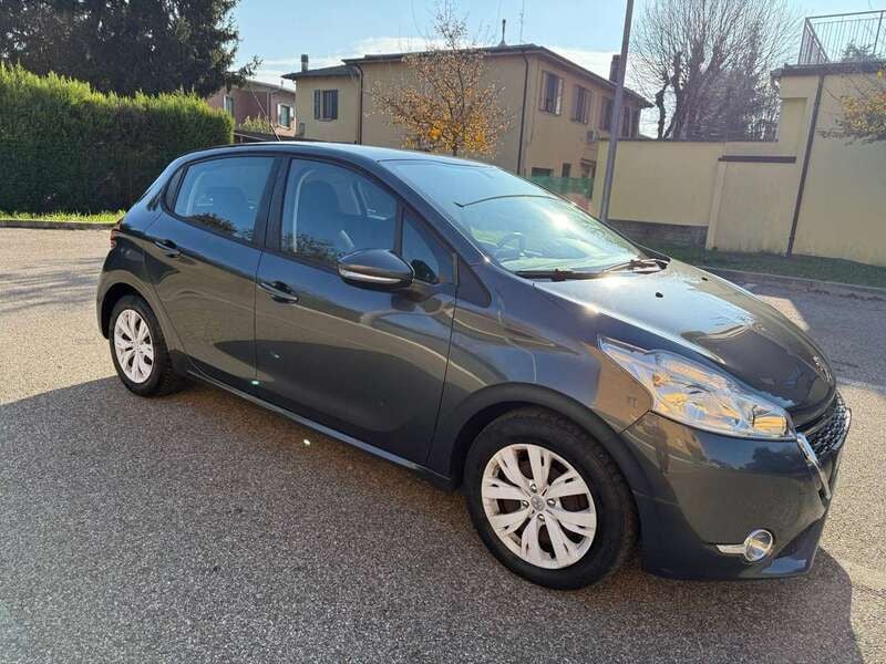 Usata Peugeot 208 68 CV (50 kW) 2013 Grigio Utilitaria