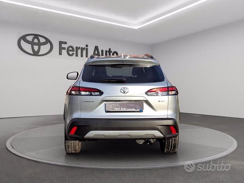 Usata Toyota Corolla Cross Trend 140 CV (102 kW) 2025 Silver met SUV