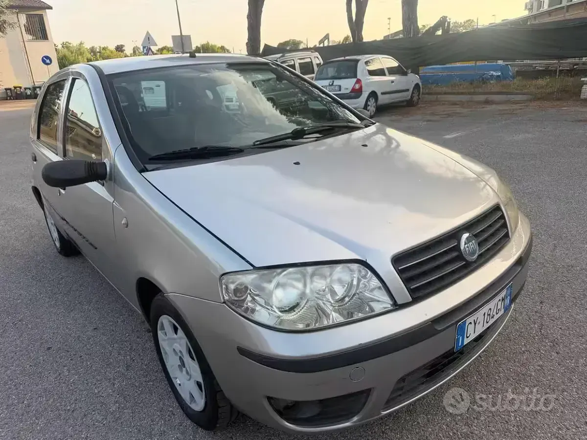 Usata Fiat Punto Active 60 CV (44 kW) 2005 Grigio Utilitaria