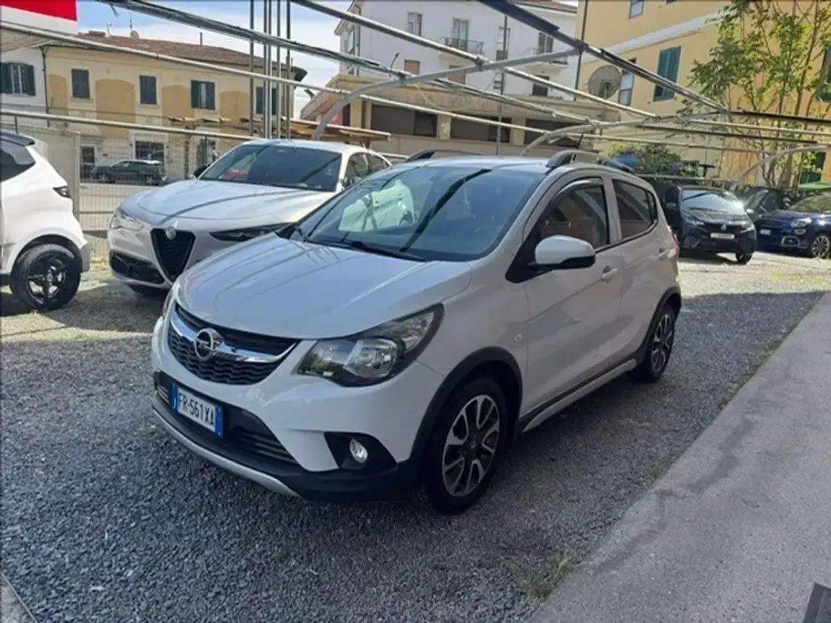 Usata Opel Karl Rocks 73 CV (53 kW) 2018 Bianco pastello Utilitaria