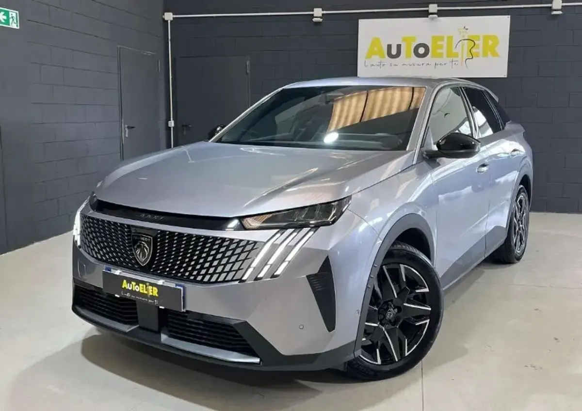 Usata Peugeot 3008 Allure 145 CV (106 kW) 2025 Argento SUV