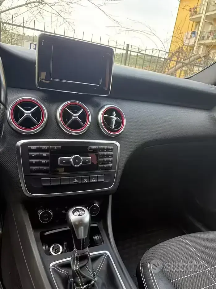 Usata Mercedes A180 109 CV (80 kW) 2015 Nero Berlina