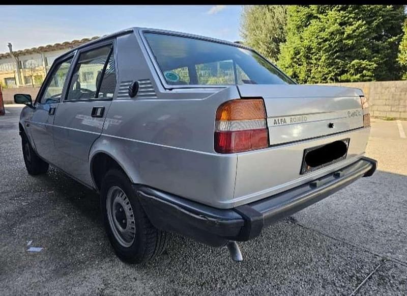 Usata Alfa Romeo Giulietta 109 CV (80 kW) 1980 Grigio Berlina