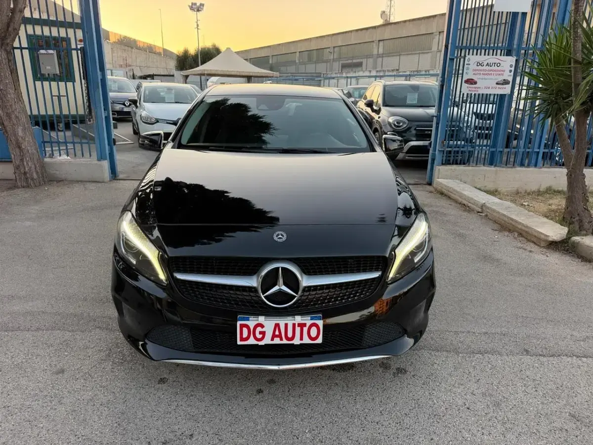 Usata Mercedes A180 Premium 109 CV (80 kW) 2018 Nero Berlina
