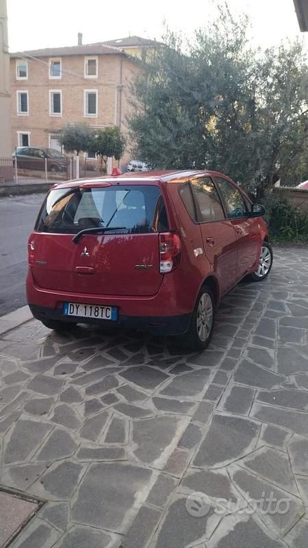 Usata Mitsubishi Colt Invite 75 CV (55 kW) 2009 Rosso Utilitaria