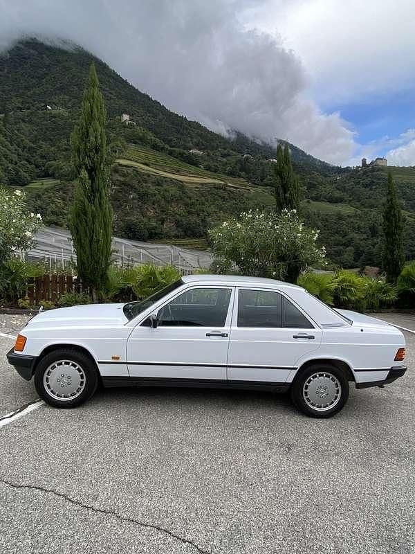 Usata Mercedes 190 122 CV (89 kW) 1986 Bianco Berlina