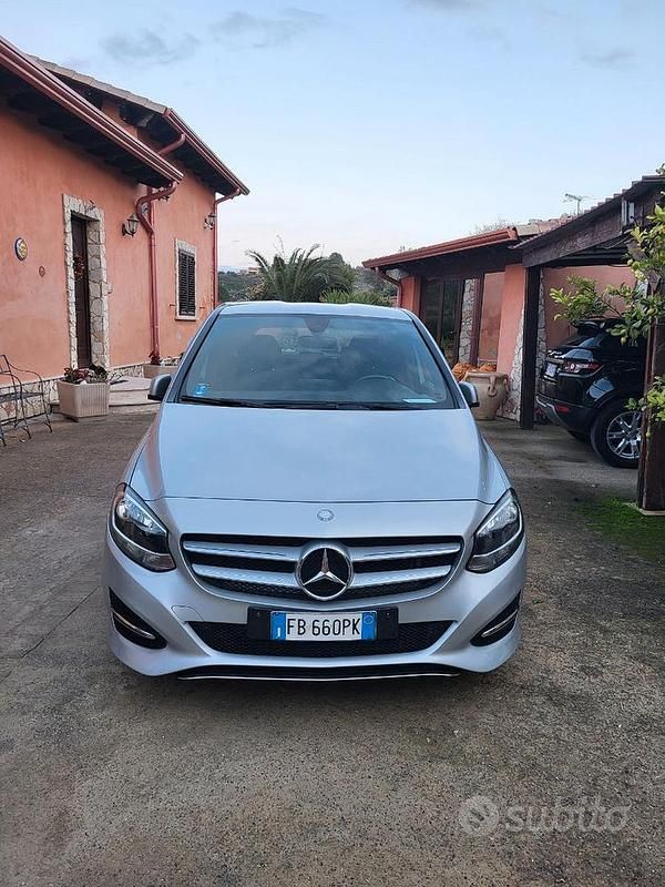 Usata Mercedes 180 116 CV (85 kW) 2015 Grigio Berlina