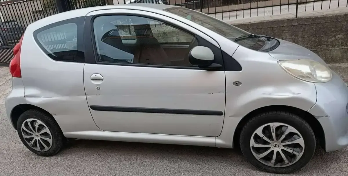 Usata Peugeot 107 68 CV (50 kW) 2006 Grigio Utilitaria